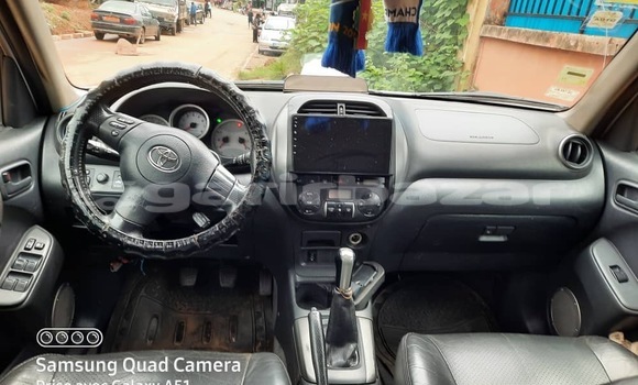 Sayi Sabo Toyota RAV4 Azurfa Mota in Yaounde a Babban Kamaru Sayi Sabo Toyota RAV4 Azurfa Mota in Yaounde a Babban Kamaru