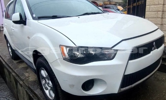 Buy Import Mitsubishi Outlander White Car in Douala in Littoral Cameroon Buy Import Mitsubishi Outlander White Car in Douala in Littoral Cameroon