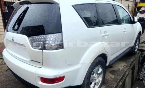 Acheter Import Voiture Mitsubishi Outlander Blanc à Douala, Littoral Cameroon Acheter Import Voiture Mitsubishi Outlander Blanc à Douala, Littoral Cameroon