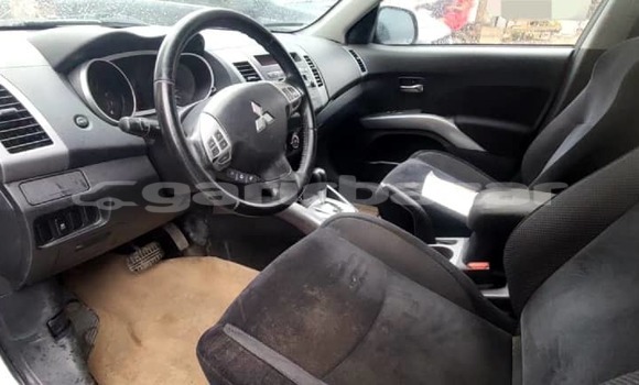 Acheter Import Voiture Mitsubishi Outlander Blanc à Douala, Littoral Cameroon Acheter Import Voiture Mitsubishi Outlander Blanc à Douala, Littoral Cameroon