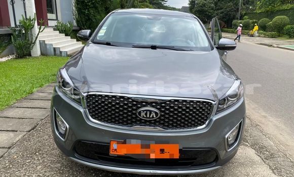 Sayi Na hannu Kia Sorento Azurfa Mota in Douala a Ƙasar Kamaru Sayi Na hannu Kia Sorento Azurfa Mota in Douala a Ƙasar Kamaru