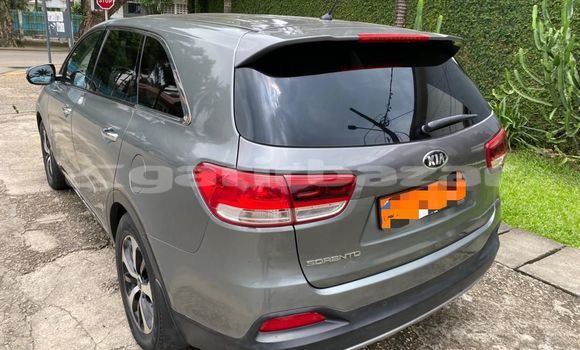 Sayi Na hannu Kia Sorento Azurfa Mota in Douala a Ƙasar Kamaru Sayi Na hannu Kia Sorento Azurfa Mota in Douala a Ƙasar Kamaru