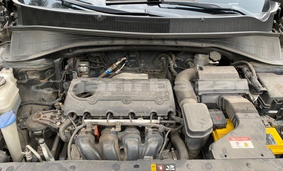 Sayi Na hannu Kia Sorento Azurfa Mota in Douala a Ƙasar Kamaru Sayi Na hannu Kia Sorento Azurfa Mota in Douala a Ƙasar Kamaru