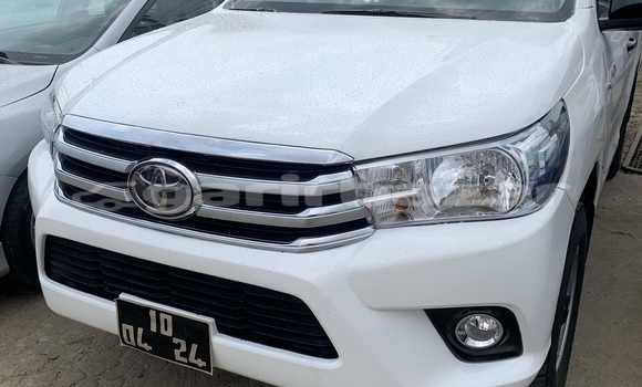 Acheter Occasion Voiture Toyota Hilux Blanc à Douala, Littoral Cameroon