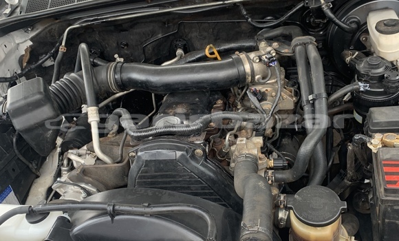 Sayi Na hannu Toyota Hilux White Mota in Douala a Ƙasar Kamaru Sayi Na hannu Toyota Hilux White Mota in Douala a Ƙasar Kamaru