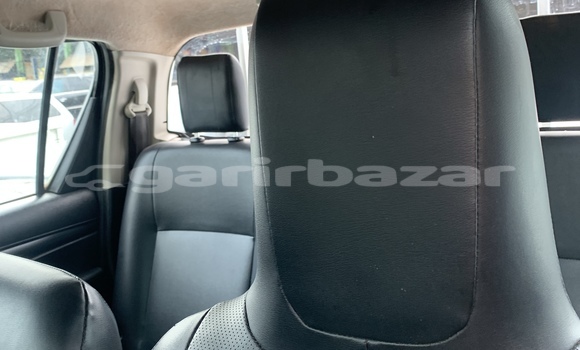 Sayi Na hannu Toyota Hilux White Mota in Douala a Ƙasar Kamaru Sayi Na hannu Toyota Hilux White Mota in Douala a Ƙasar Kamaru