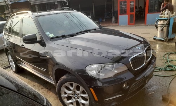 Sayi Imported BMW X5 Black Mota in Douala a Ƙasar Kamaru