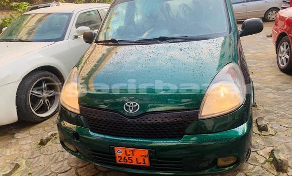 Sayi Na hannu Toyota Yaris Verso Green Mota in Douala a Ƙasar Kamaru