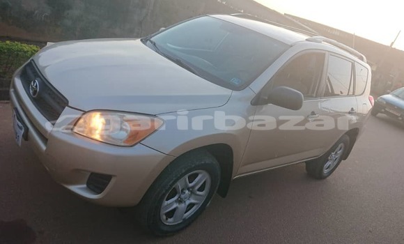 Sayi Na hannu Toyota RAV4 Azurfa Mota in Yaounde a Babban Kamaru