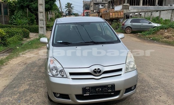 Acheter Neuf Voiture Toyota Corolla Verso Gris à Douala, Littoral Cameroon Acheter Neuf Voiture Toyota Corolla Verso Gris à Douala, Littoral Cameroon