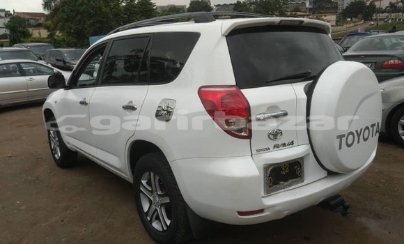 Acheter Neuf Voiture Toyota RAV4 Blanc à Yaoundé, Central Cameroon Acheter Neuf Voiture Toyota RAV4 Blanc à Yaoundé, Central Cameroon