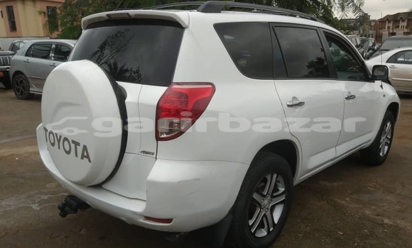 Acheter Neuf Voiture Toyota RAV4 Blanc à Yaoundé, Central Cameroon Acheter Neuf Voiture Toyota RAV4 Blanc à Yaoundé, Central Cameroon