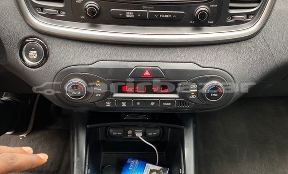 Sayi Na hannu Kia Sorento Azurfa Mota in Douala a Ƙasar Kamaru Sayi Na hannu Kia Sorento Azurfa Mota in Douala a Ƙasar Kamaru