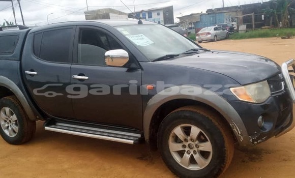Sayi Na hannu Mitsubishi L200 Blue Mota in Douala a Ƙasar Kamaru Sayi Na hannu Mitsubishi L200 Blue Mota in Douala a Ƙasar Kamaru