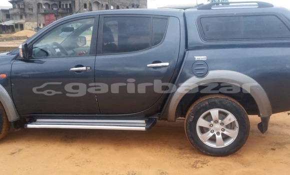 Sayi Na hannu Mitsubishi L200 Blue Mota in Douala a Ƙasar Kamaru Sayi Na hannu Mitsubishi L200 Blue Mota in Douala a Ƙasar Kamaru