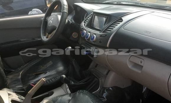 Sayi Na hannu Mitsubishi L200 Blue Mota in Douala a Ƙasar Kamaru Sayi Na hannu Mitsubishi L200 Blue Mota in Douala a Ƙasar Kamaru