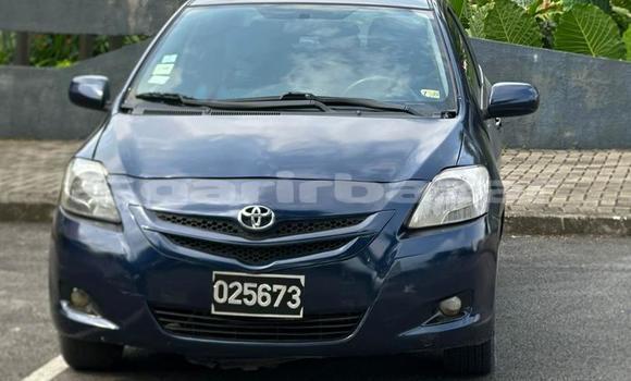 Sayi Na hannu Toyota Yaris Blue Mota in Douala a Ƙasar Kamaru
