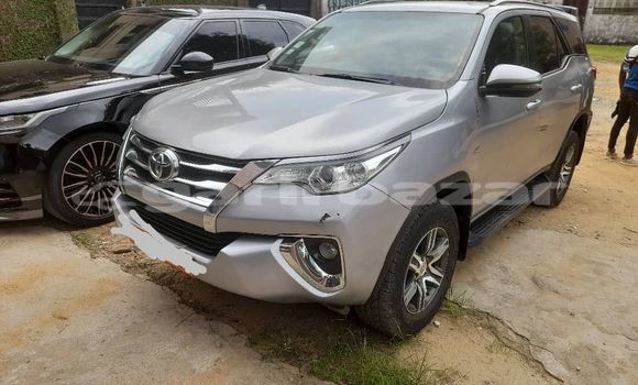Acheter Occasion Voiture Toyota Fortuner Gris à Douala, Littoral Cameroon