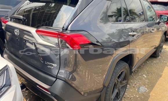 Sayi Sabo Toyota RAV4 Sauran Mota in Douala a Ƙasar Kamaru