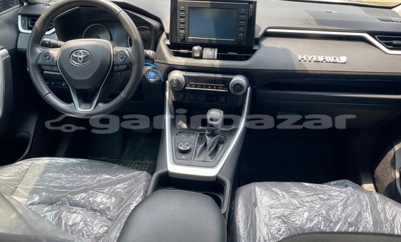 Sayi Sabo Toyota RAV4 White Mota in Douala a Ƙasar Kamaru Sayi Sabo Toyota RAV4 White Mota in Douala a Ƙasar Kamaru