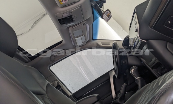 Sayi Sabo Toyota Prado Azurfa Mota in Douala a Ƙasar Kamaru Sayi Sabo Toyota Prado Azurfa Mota in Douala a Ƙasar Kamaru