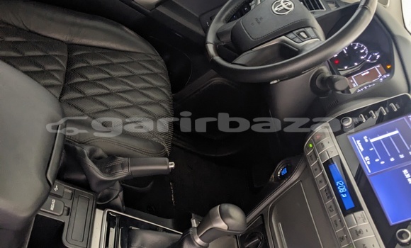 Sayi Sabo Toyota Prado Azurfa Mota in Douala a Ƙasar Kamaru Sayi Sabo Toyota Prado Azurfa Mota in Douala a Ƙasar Kamaru