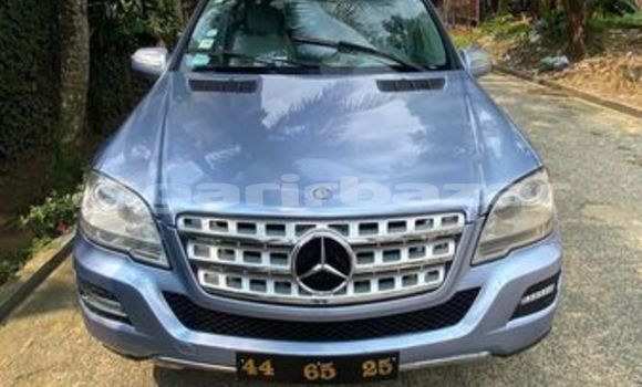Sayi Na hannu Mercedes Viano Sauran Mota in Bafang a West Kamaru
