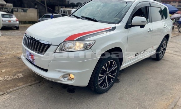 Buy New Toyota Vanguard White Car in Douala in Littoral Cameroon Buy New Toyota Vanguard White Car in Douala in Littoral Cameroon