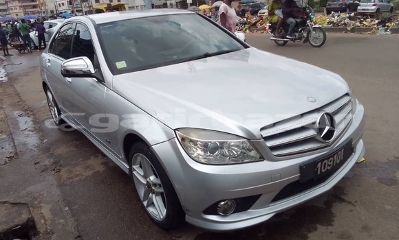 Sayi Na hannu Mercedes‒Benz C-klasse Azurfa Mota in Douala a Ƙasar Kamaru Sayi Na hannu Mercedes‒Benz C-klasse Azurfa Mota in Douala a Ƙasar Kamaru