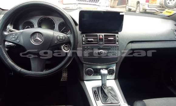 Sayi Na hannu Mercedes‒Benz C-klasse Azurfa Mota in Douala a Ƙasar Kamaru Sayi Na hannu Mercedes‒Benz C-klasse Azurfa Mota in Douala a Ƙasar Kamaru
