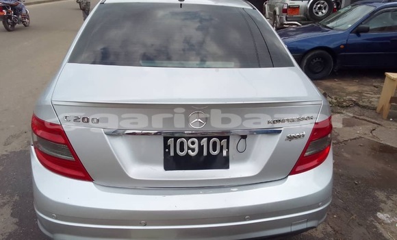 Sayi Na hannu Mercedes‒Benz C-klasse Azurfa Mota in Douala a Ƙasar Kamaru Sayi Na hannu Mercedes‒Benz C-klasse Azurfa Mota in Douala a Ƙasar Kamaru