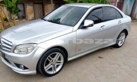 Sayi Na hannu Mercedes‒Benz C-klasse Azurfa Mota in Douala a Ƙasar Kamaru Sayi Na hannu Mercedes‒Benz C-klasse Azurfa Mota in Douala a Ƙasar Kamaru