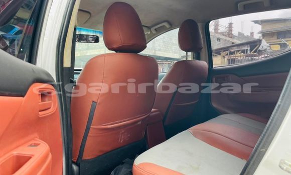 Acheter Occasion Voiture Mitsubishi L200 Blanc à Douala, Littoral Cameroon Acheter Occasion Voiture Mitsubishi L200 Blanc à Douala, Littoral Cameroon