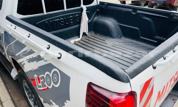 Acheter Occasion Voiture Mitsubishi L200 Blanc à Douala, Littoral Cameroon Acheter Occasion Voiture Mitsubishi L200 Blanc à Douala, Littoral Cameroon