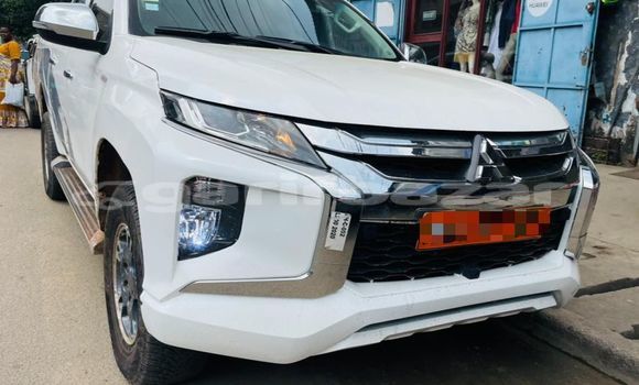 Acheter Occasion Voiture Mitsubishi L200 Blanc à Douala, Littoral Cameroon Acheter Occasion Voiture Mitsubishi L200 Blanc à Douala, Littoral Cameroon