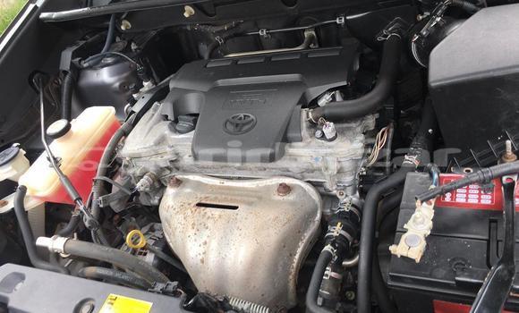 Sayi Imported Toyota RAV4 Azurfa Mota in Douala a Ƙasar Kamaru Sayi Imported Toyota RAV4 Azurfa Mota in Douala a Ƙasar Kamaru