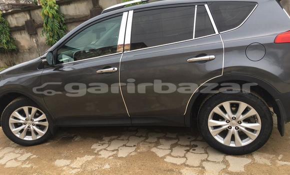Sayi Imported Toyota RAV4 Azurfa Mota in Douala a Ƙasar Kamaru Sayi Imported Toyota RAV4 Azurfa Mota in Douala a Ƙasar Kamaru