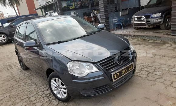 Sayi Imported Volkswagen Polo Blue Mota in Douala a Ƙasar Kamaru