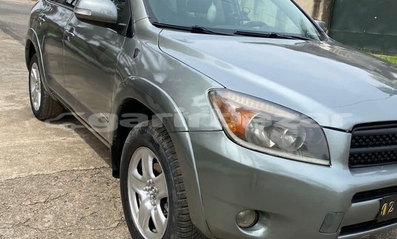 Sayi Na hannu Toyota RAV4 Sauran Mota in Douala a Ƙasar Kamaru