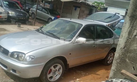 Sayi Na hannu Toyota Corolla Azurfa Mota in Douala a Ƙasar Kamaru Sayi Na hannu Toyota Corolla Azurfa Mota in Douala a Ƙasar Kamaru