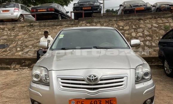 Sayi Na hannu Toyota Avensis Azurfa Mota in Yaounde a Babban Kamaru