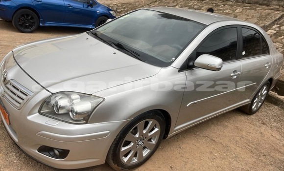 Sayi Na hannu Toyota Avensis Azurfa Mota in Yaounde a Babban Kamaru Sayi Na hannu Toyota Avensis Azurfa Mota in Yaounde a Babban Kamaru