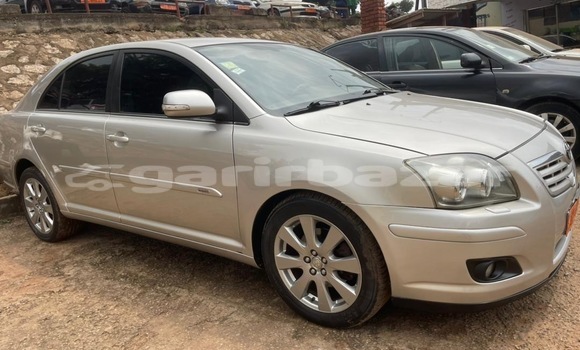 Sayi Na hannu Toyota Avensis Azurfa Mota in Yaounde a Babban Kamaru Sayi Na hannu Toyota Avensis Azurfa Mota in Yaounde a Babban Kamaru