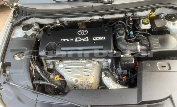 Sayi Na hannu Toyota Avensis Azurfa Mota in Yaounde a Babban Kamaru Sayi Na hannu Toyota Avensis Azurfa Mota in Yaounde a Babban Kamaru