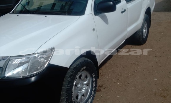 Sayi Na hannu Toyota Pickup White Mota in Douala a Ƙasar Kamaru Sayi Na hannu Toyota Pickup White Mota in Douala a Ƙasar Kamaru