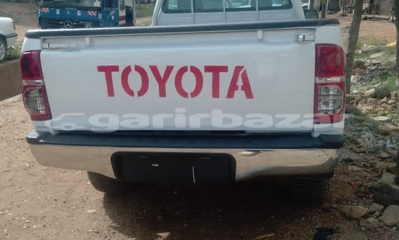 Sayi Na hannu Toyota Pickup White Mota in Douala a Ƙasar Kamaru Sayi Na hannu Toyota Pickup White Mota in Douala a Ƙasar Kamaru
