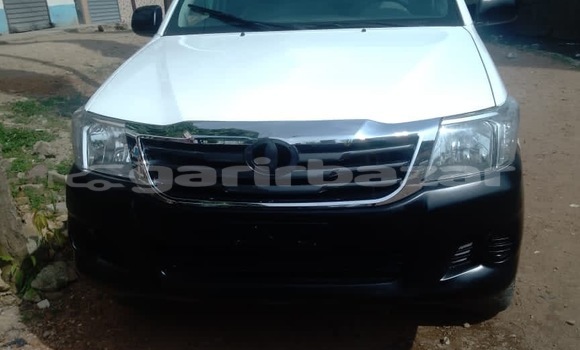 Sayi Na hannu Toyota Pickup White Mota in Douala a Ƙasar Kamaru Sayi Na hannu Toyota Pickup White Mota in Douala a Ƙasar Kamaru