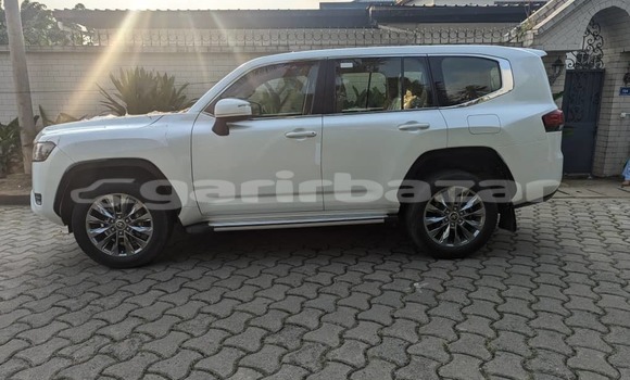 Acheter Occasion Voiture Toyota Land Cruiser Blanc à Douala, Littoral Cameroon Acheter Occasion Voiture Toyota Land Cruiser Blanc à Douala, Littoral Cameroon