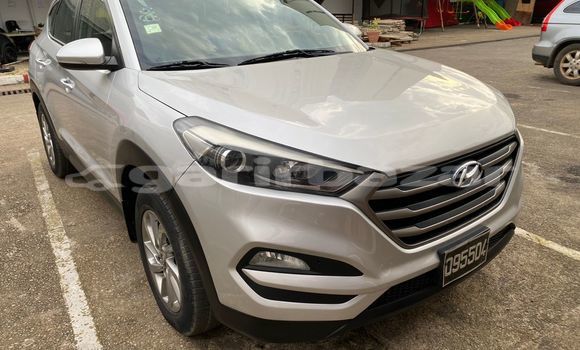 Sayi Na hannu Hyundai Tucson Azurfa Mota in Douala a Ƙasar Kamaru