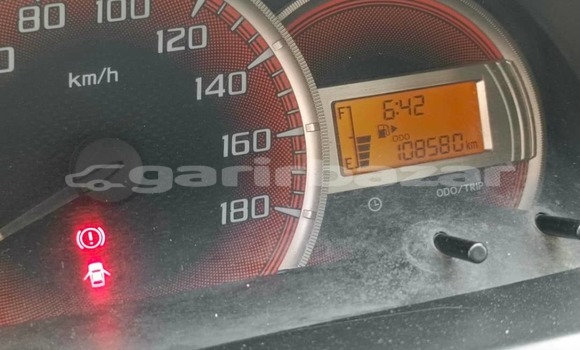 Sayi Na hannu Toyota Avanza Azurfa Mota in Douala a Ƙasar Kamaru Sayi Na hannu Toyota Avanza Azurfa Mota in Douala a Ƙasar Kamaru